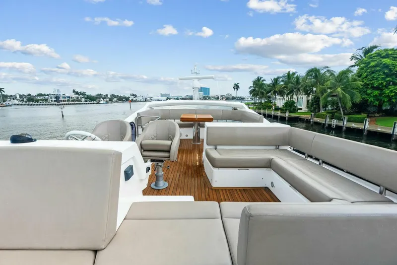 Slide: The Image of Sunseeker Manhattan 52 2020 - 22