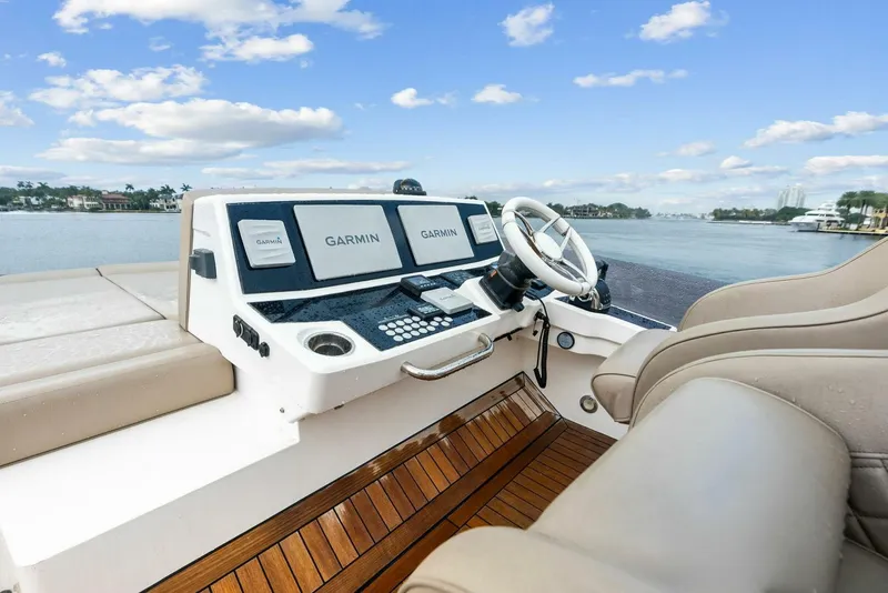Slide: The Image of Sunseeker Manhattan 52 2020 - 23
