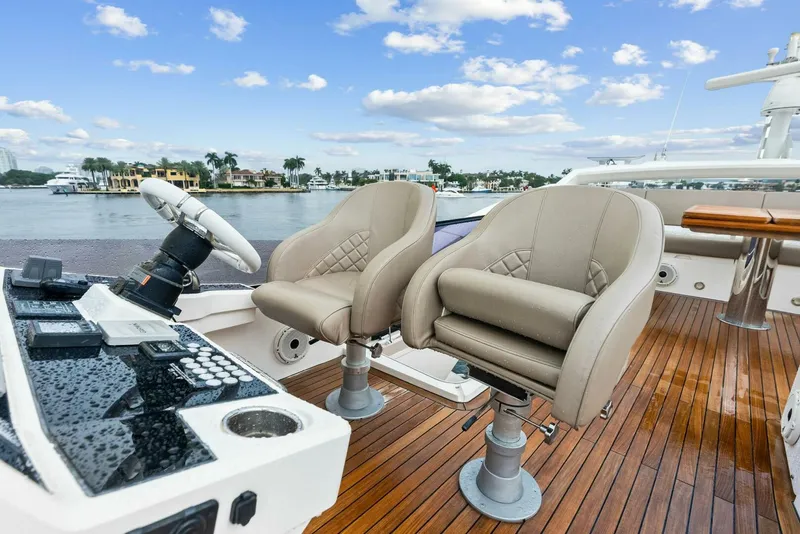 Slide: The Image of Sunseeker Manhattan 52 2020 - 24