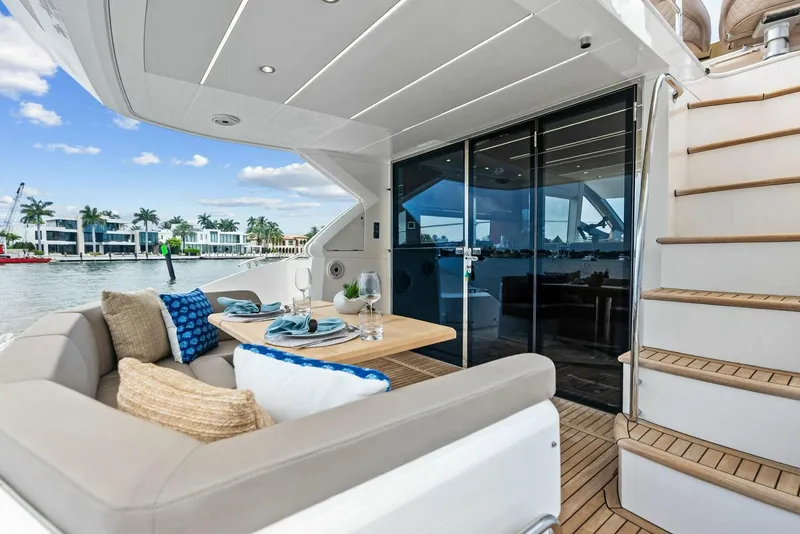 Slide: The Image of Sunseeker Manhattan 52 2020 - 30