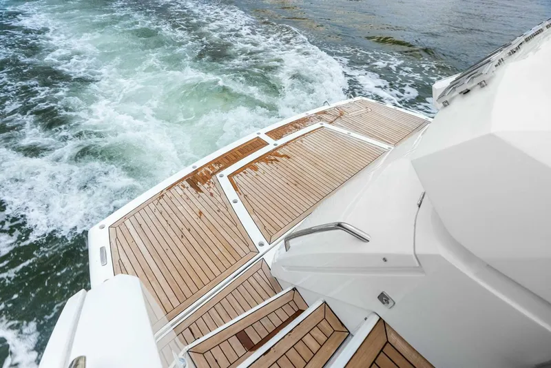 Slide: The Image of Sunseeker Manhattan 52 2020 - 32