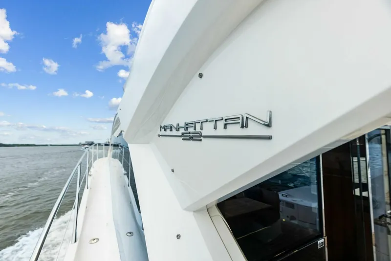 Slide: The Image of Sunseeker Manhattan 52 2020 - 33