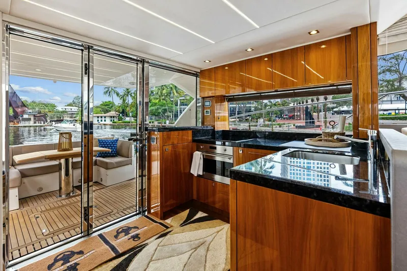 Slide: The Image of Sunseeker Manhattan 52 2020 - 35