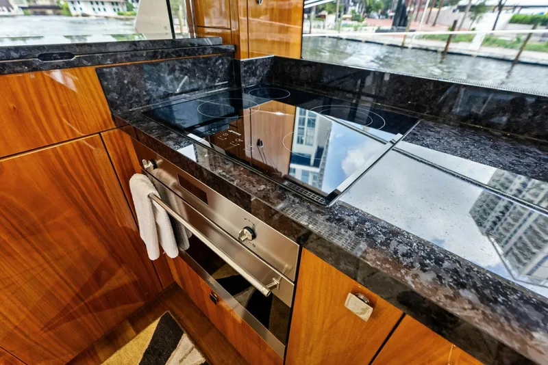 Slide: The Image of Sunseeker Manhattan 52 2020 - 39