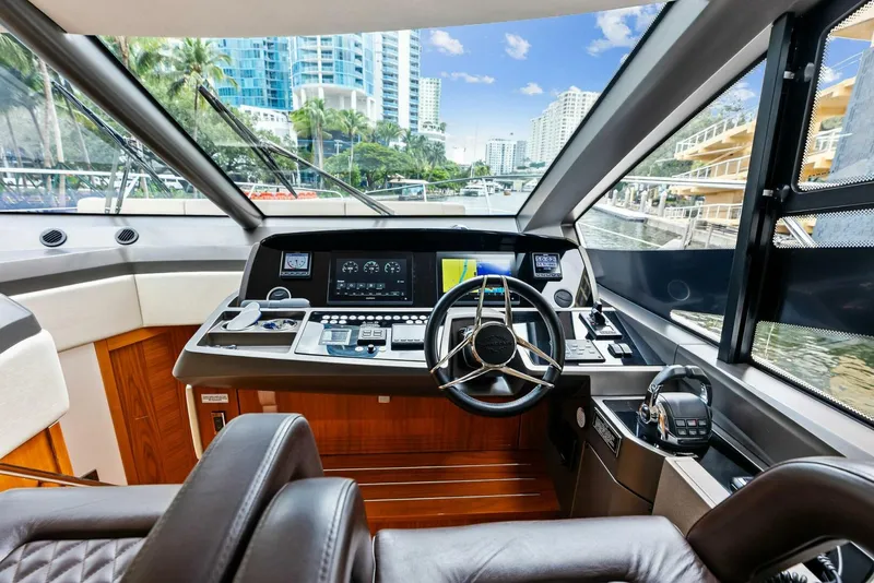 Slide: The Image of Sunseeker Manhattan 52 2020 - 44