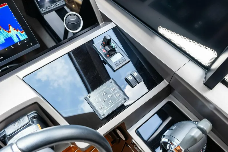 Slide: The Image of Sunseeker Manhattan 52 2020 - 46