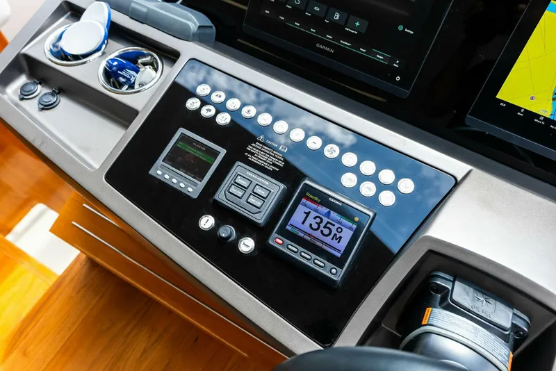 Slide: The Image of Sunseeker Manhattan 52 2020 - 47