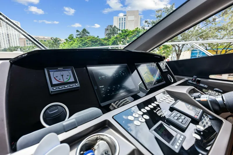 Slide: The Image of Sunseeker Manhattan 52 2020 - 48