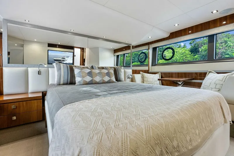 Slide: The Image of Sunseeker Manhattan 52 2020 - 51
