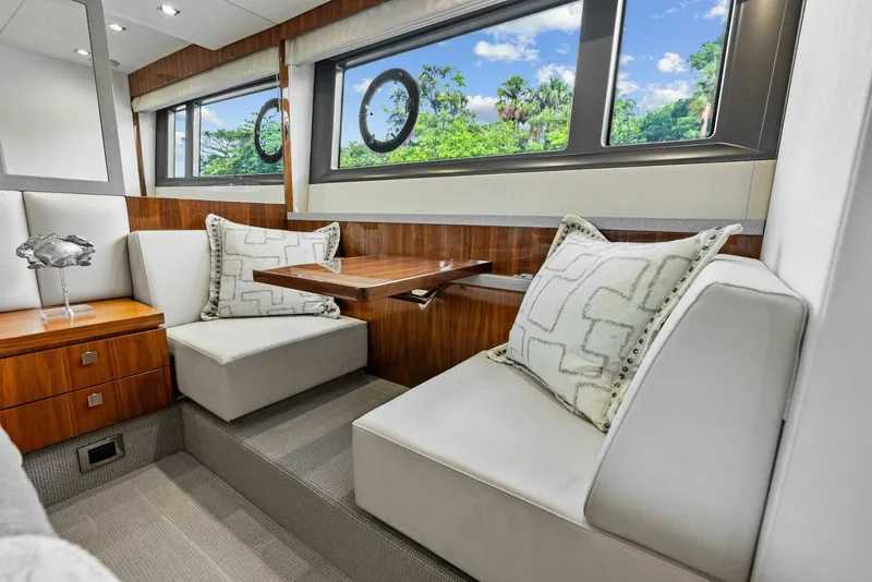 Slide: The Image of Sunseeker Manhattan 52 2020 - 52