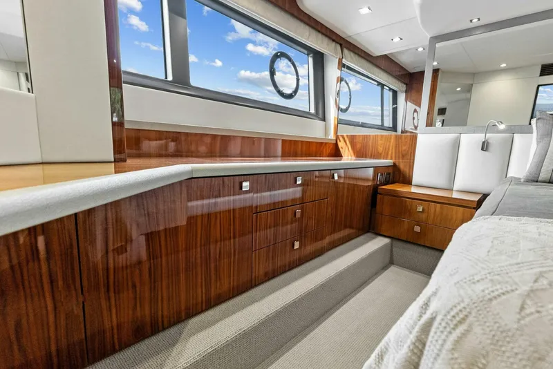 Slide: The Image of Sunseeker Manhattan 52 2020 - 53