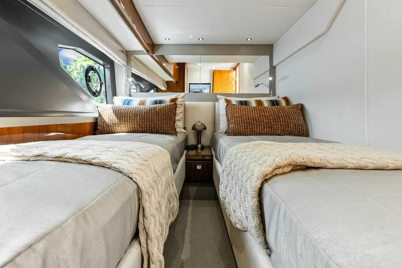 Slide: The Image of Sunseeker Manhattan 52 2020 - 65