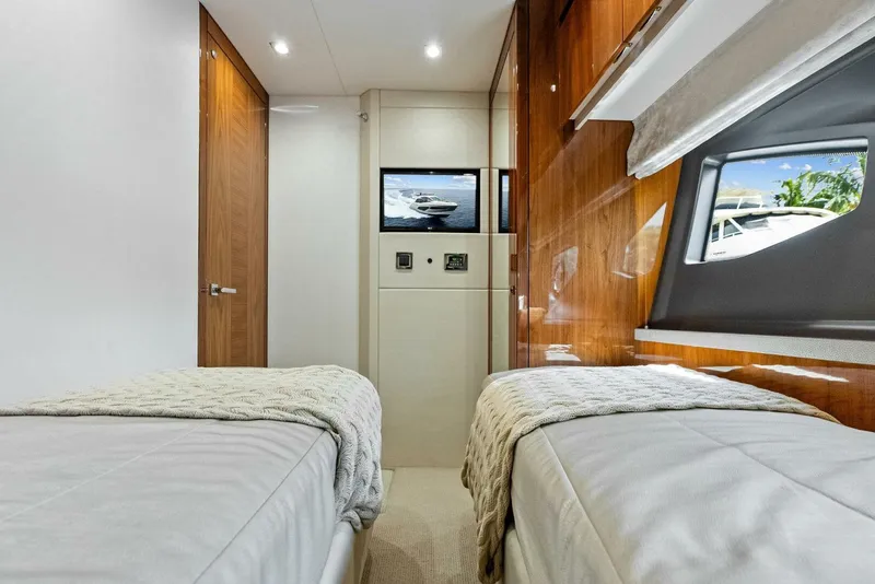 Slide: The Image of Sunseeker Manhattan 52 2020 - 66
