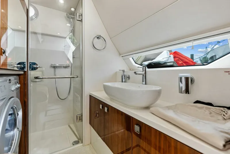 Slide: The Image of Sunseeker Manhattan 52 2020 - 67