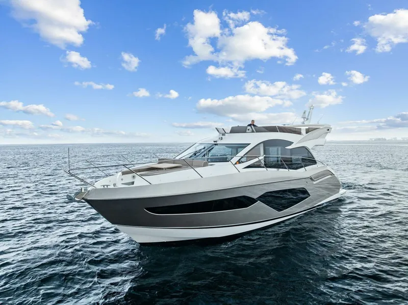 Slide: The Image of Sunseeker Manhattan 52 2020 - 9