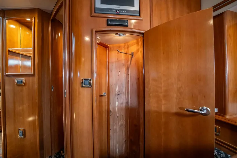 Slide: The Image of Carver Yachts 56 Voyager 2005 - 25