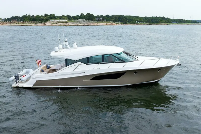 The Image of Tiara 5000 Express 2014 - 0