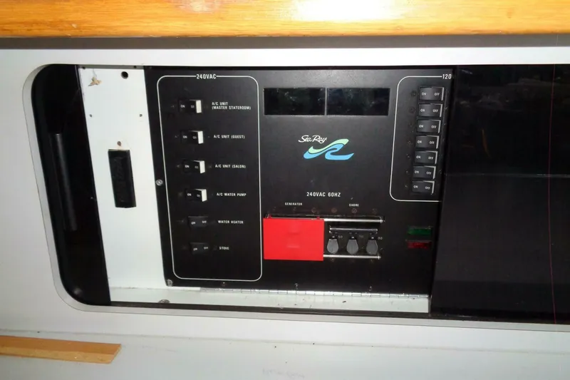 Slide: The Image of Sea Ray 480 Sundancer 1991 - 48