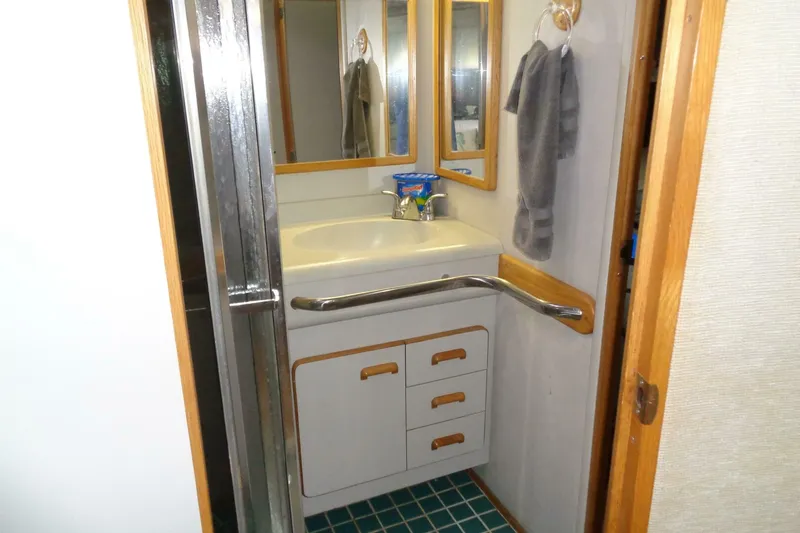 Slide: The Image of Sea Ray 480 Sundancer 1991 - 61