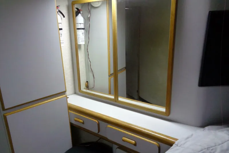Slide: The Image of Sea Ray 480 Sundancer 1991 - 67