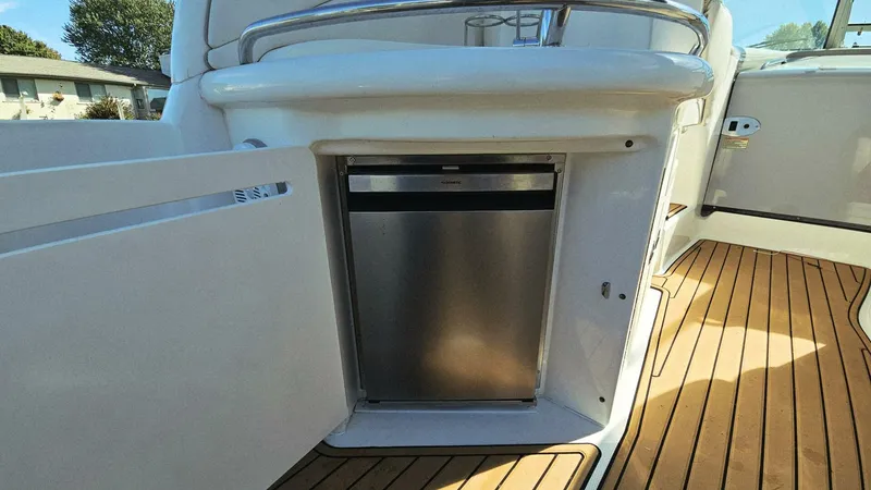 Slide: The Image of Sea Ray 340 Sundancer 2003 - 14