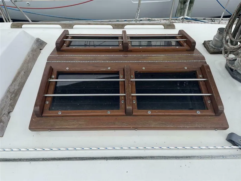 Slide: The Image of Bayfield 36 Cutter 1989 - 11