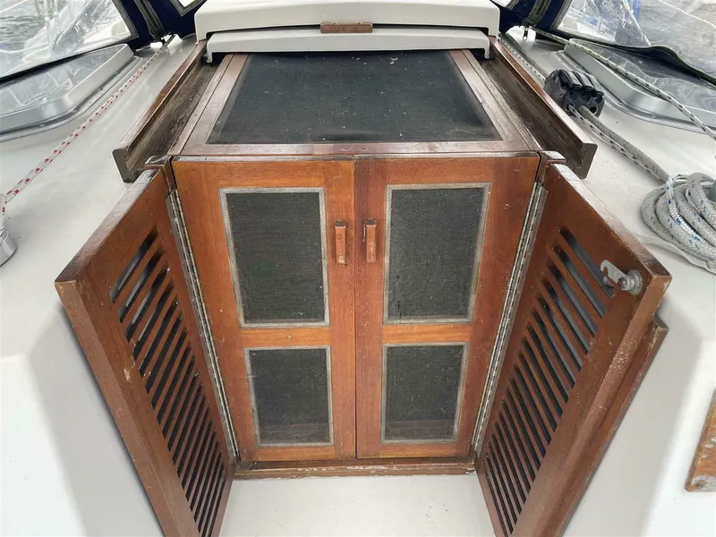 Slide: The Image of Bayfield 36 Cutter 1989 - 26