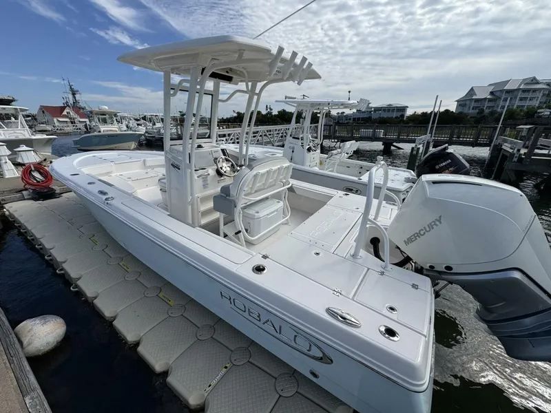 Slide: The Image of Robalo 246 Cayman 2021 - 12
