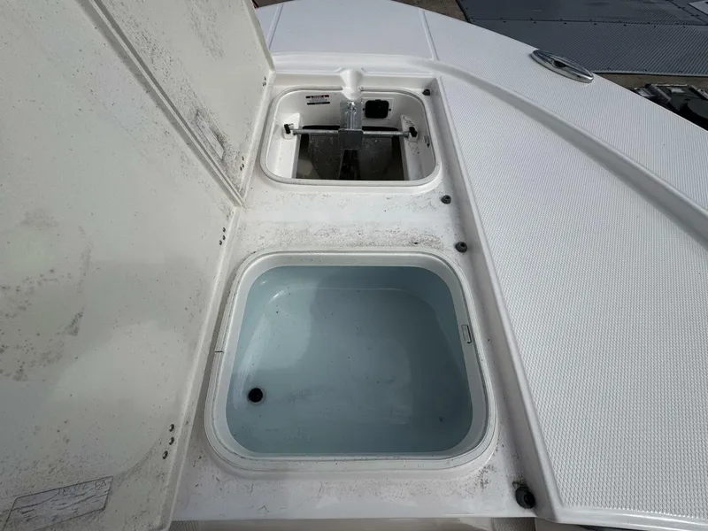 Slide: The Image of Robalo 246 Cayman 2021 - 17