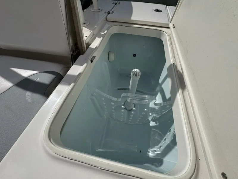 Slide: The Image of Robalo 246 Cayman 2021 - 26