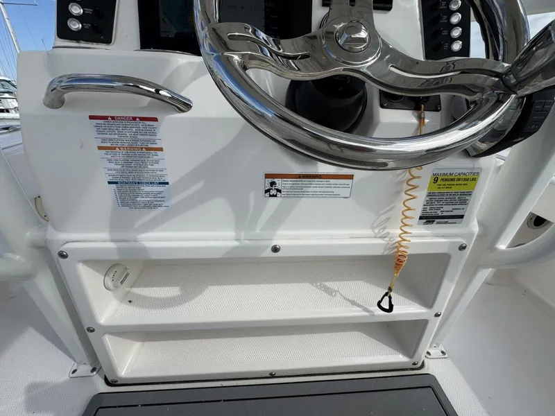 Slide: The Image of Robalo 246 Cayman 2021 - 30