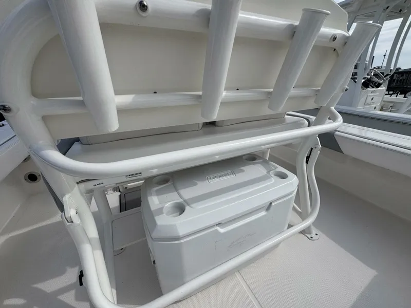 Slide: The Image of Robalo 246 Cayman 2021 - 37