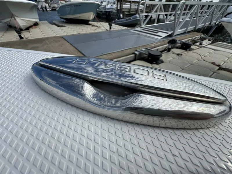 Slide: The Image of Robalo 246 Cayman 2021 - 38
