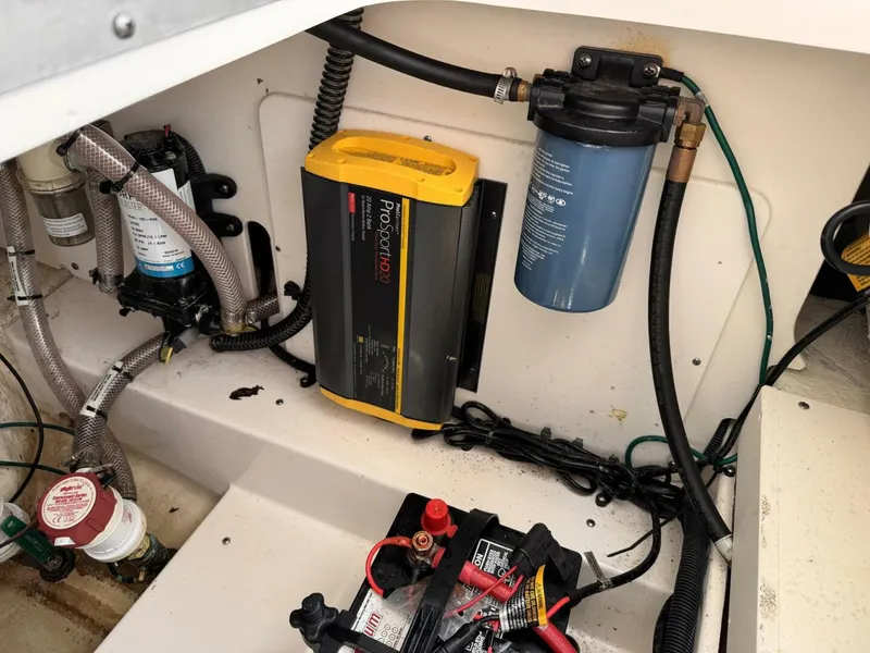 Slide: The Image of Robalo 246 Cayman 2021 - 42
