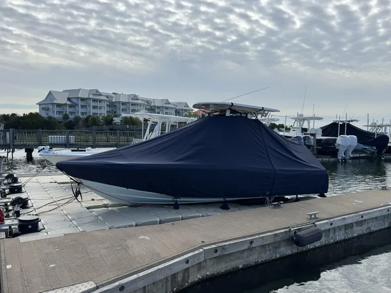 Slide: The Image of Robalo 246 Cayman 2021 - 47
