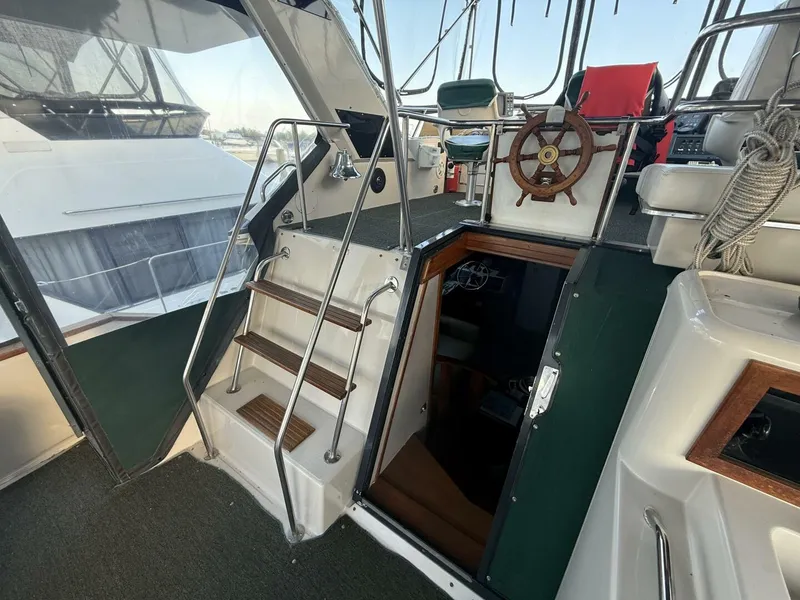 Slide: The Image of Sea Ray 415 1988 - 34