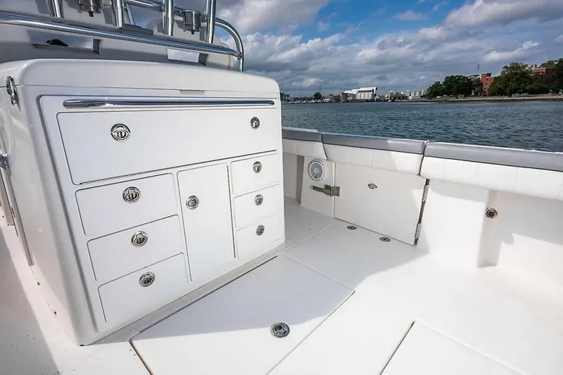 Slide: The Image of Regulator Marine 34 FS 2018 - 10