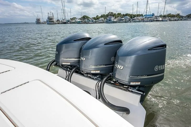 Slide: The Image of Regulator Marine 34 FS 2018 - 11