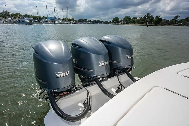 Slide: The Image of Regulator Marine 34 FS 2018 - 12