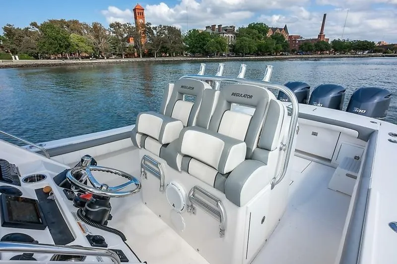 Slide: The Image of Regulator Marine 34 FS 2018 - 13