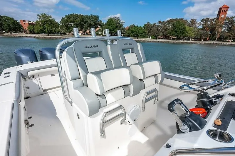 Slide: The Image of Regulator Marine 34 FS 2018 - 14