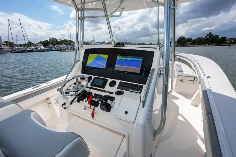 Slide: The Image of Regulator Marine 34 FS 2018 - 15