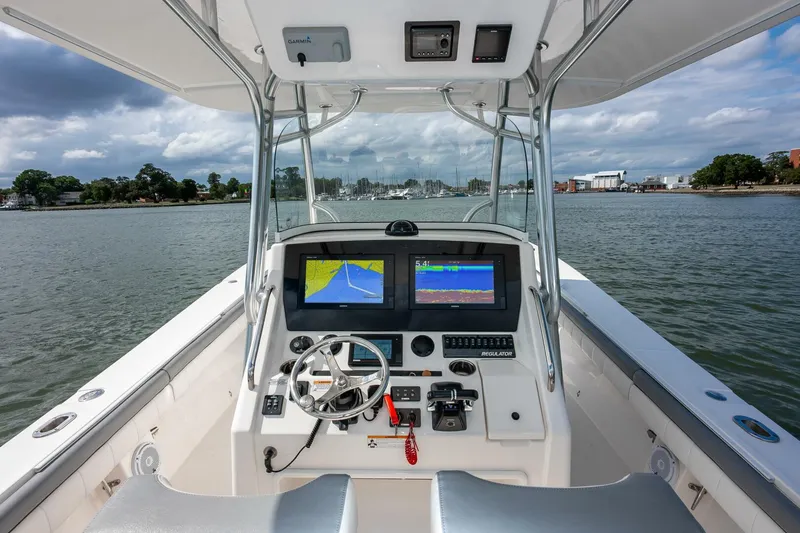 Slide: The Image of Regulator Marine 34 FS 2018 - 16