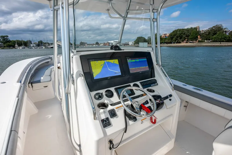 Slide: The Image of Regulator Marine 34 FS 2018 - 17