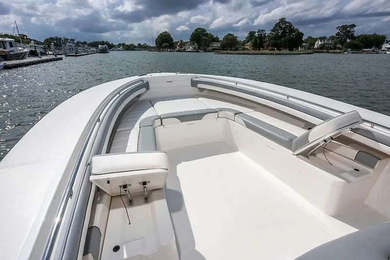 Slide: The Image of Regulator Marine 34 FS 2018 - 22