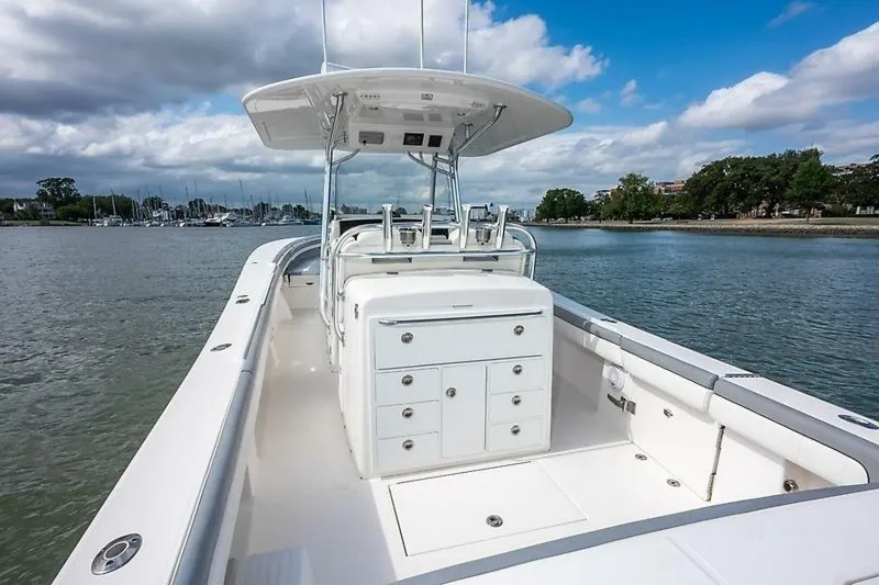 Slide: The Image of Regulator Marine 34 FS 2018 - 5
