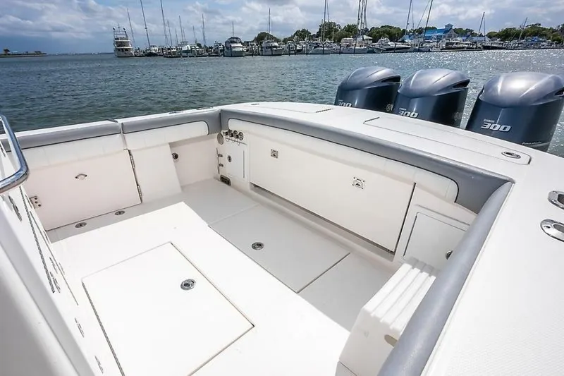 Slide: The Image of Regulator Marine 34 FS 2018 - 7