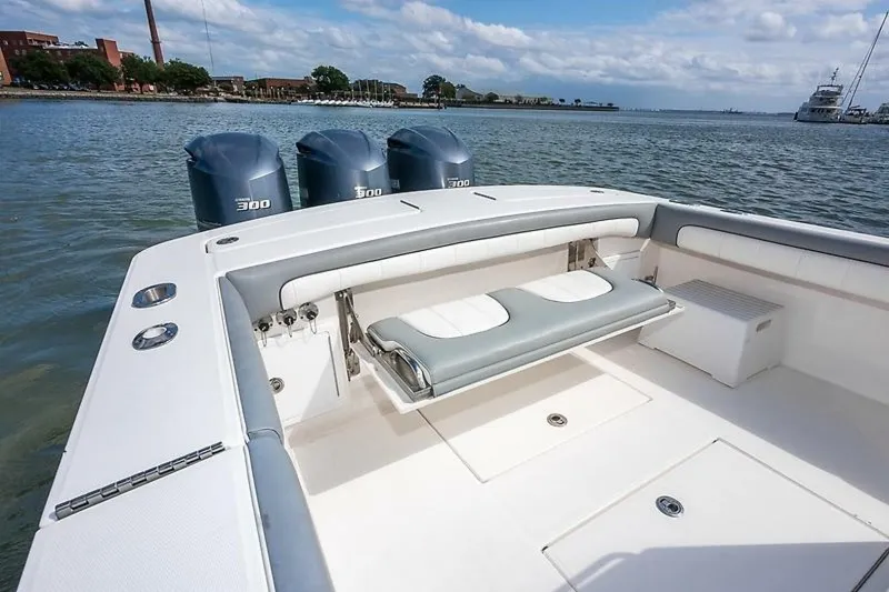 Slide: The Image of Regulator Marine 34 FS 2018 - 9