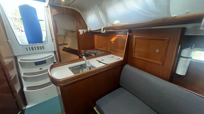 Slide: The Image of Beneteau Oceanis 323 2006 - 18