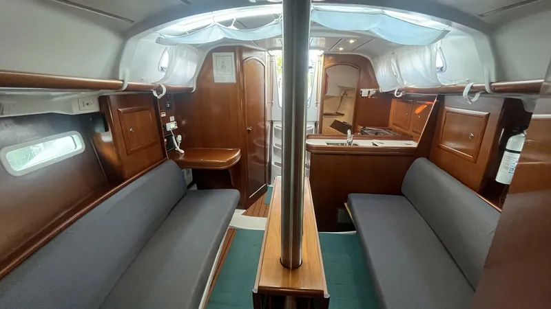 Slide: The Image of Beneteau Oceanis 323 2006 - 21